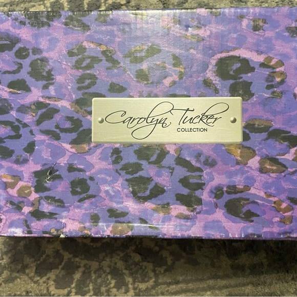 Women’s Slip ons - Picture 2 of 3